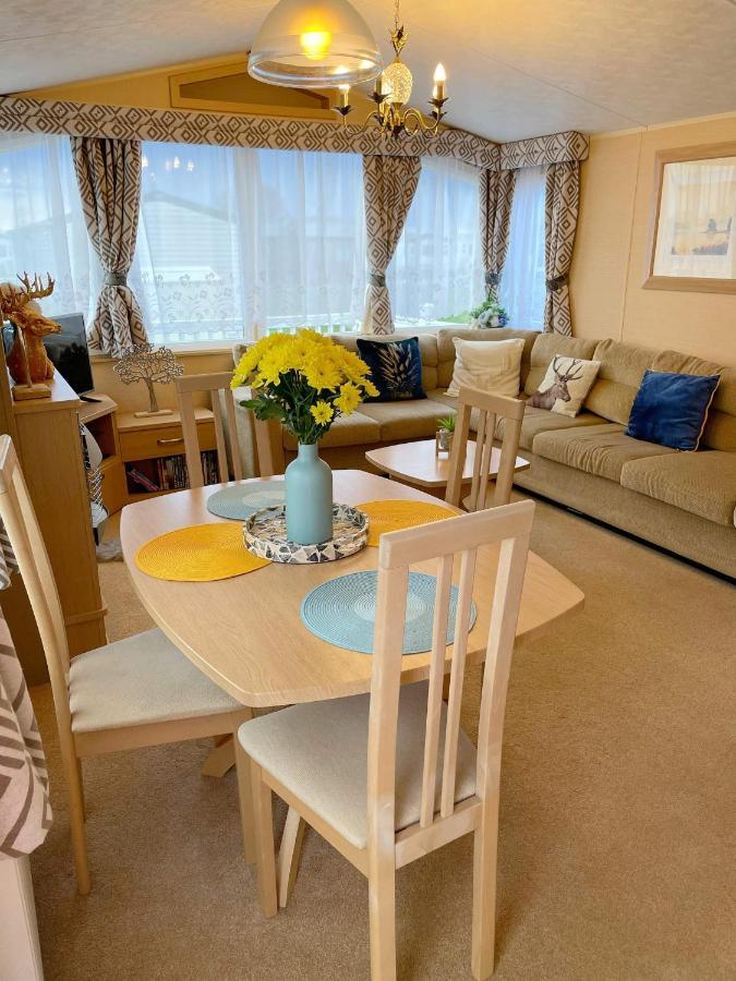 Caravan For Rent At Tattershall Holiday Park Eksteriør billede