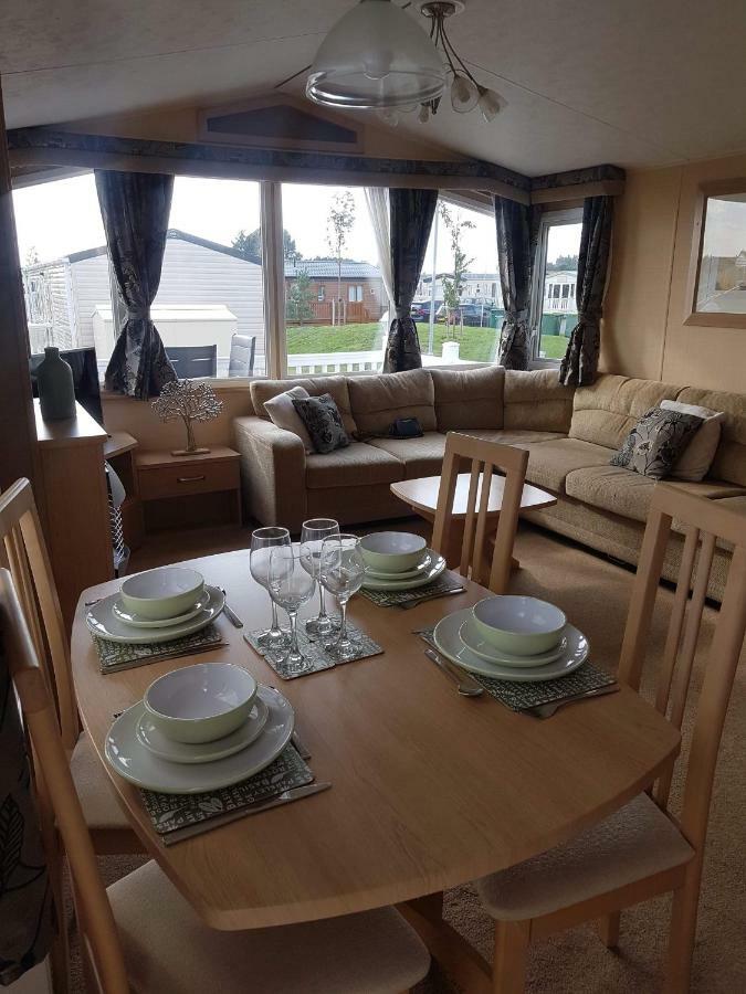 Caravan For Rent At Tattershall Holiday Park Eksteriør billede
